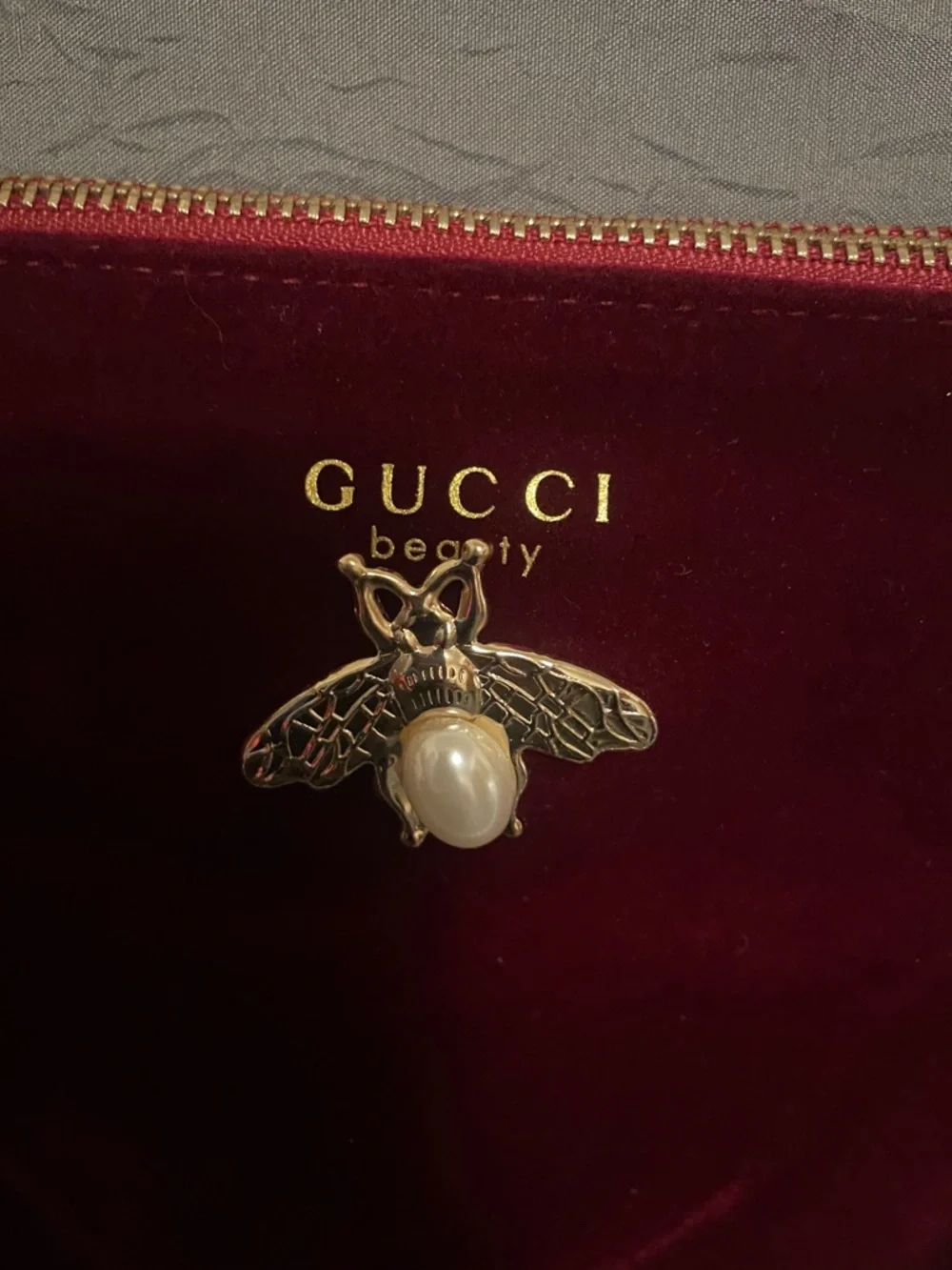 Gucci Burgundy Velvet Mini Bag with Pearl Handle and Bee Emblem - Picture 3 of 17